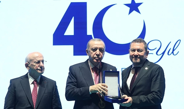 Cumhurbaşkanı Erdoğan'dan Nazım Torbaoğlu'na Vefa Plaketi