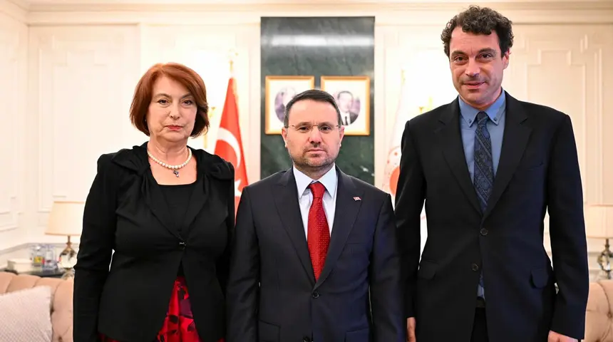 akin_gurlek_ugur_mumcu_ailesini_kabul_etti
